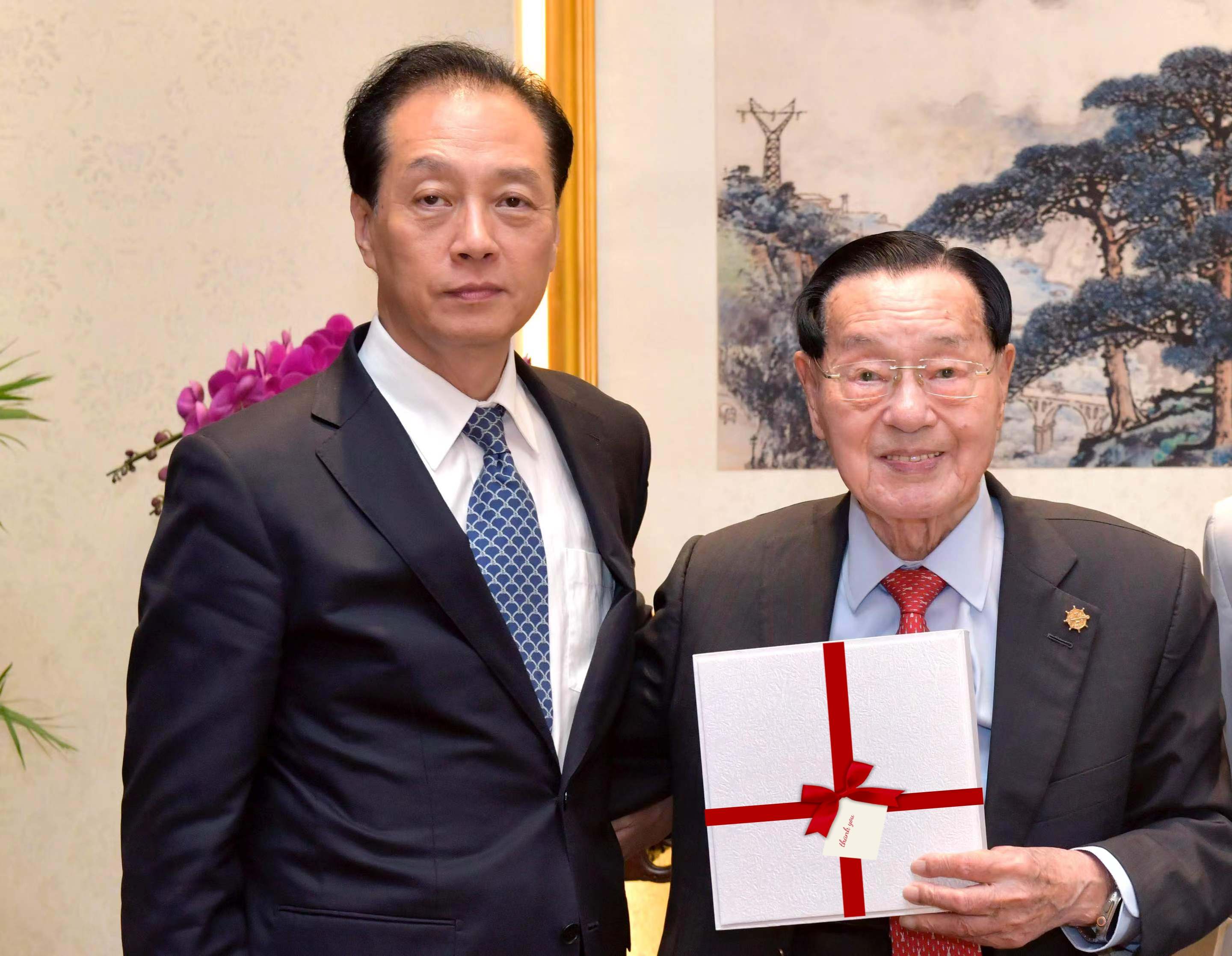 王超会长会见美国福茂集团董事长赵锡成